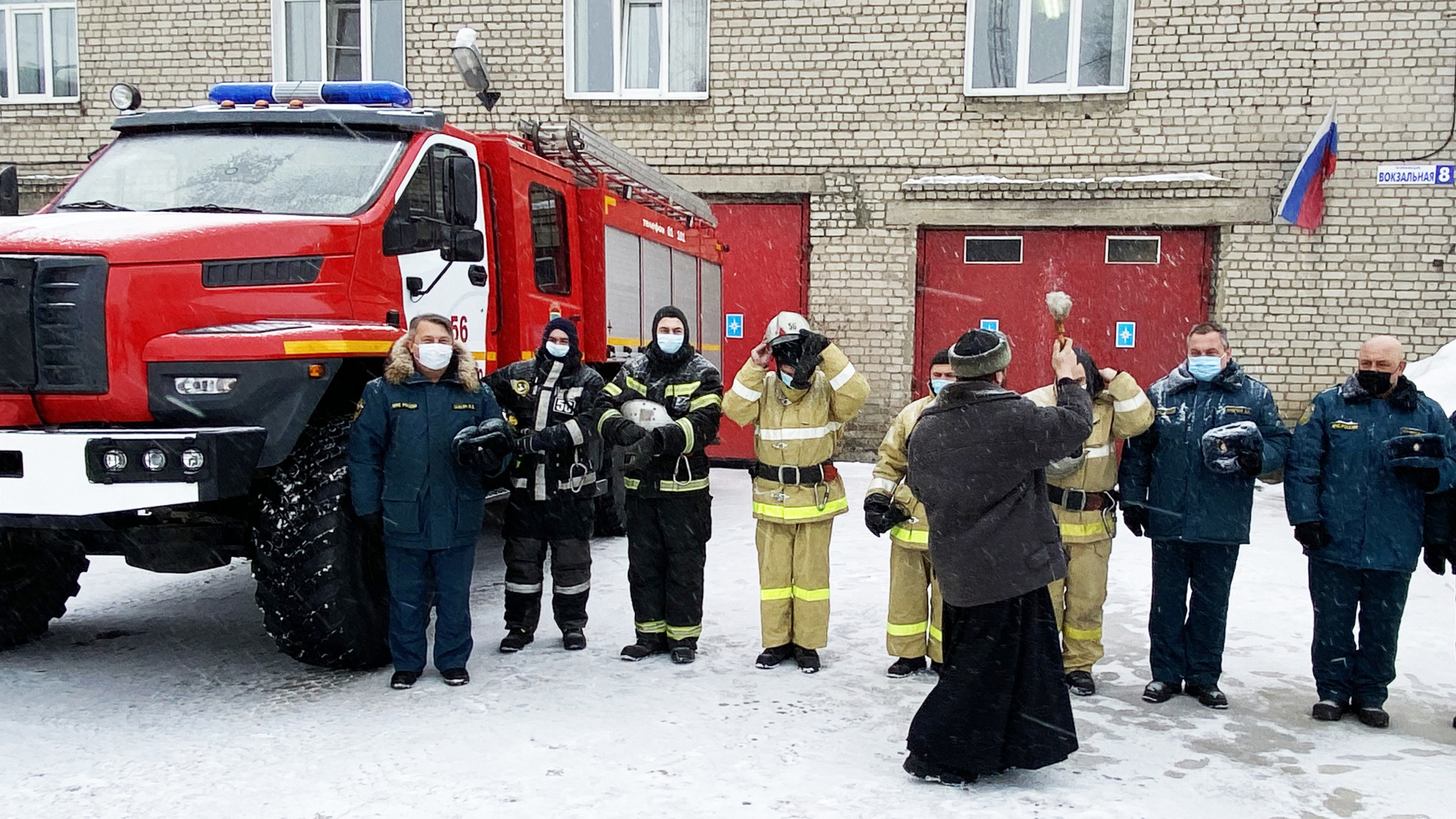 Мантуровским пожарным вручили ключи от нового пожарного автомобиля -  Новости - Главное управление МЧС России по Костромской области