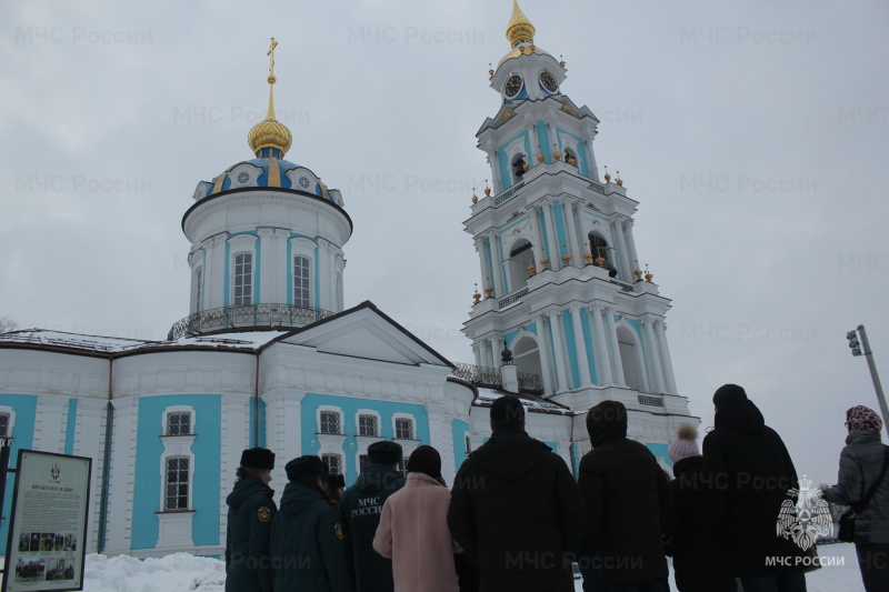 Сотрудники МЧС посетили Богоявленский собор Костромского кремля