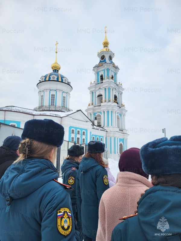 Сотрудники МЧС посетили Богоявленский собор Костромского кремля