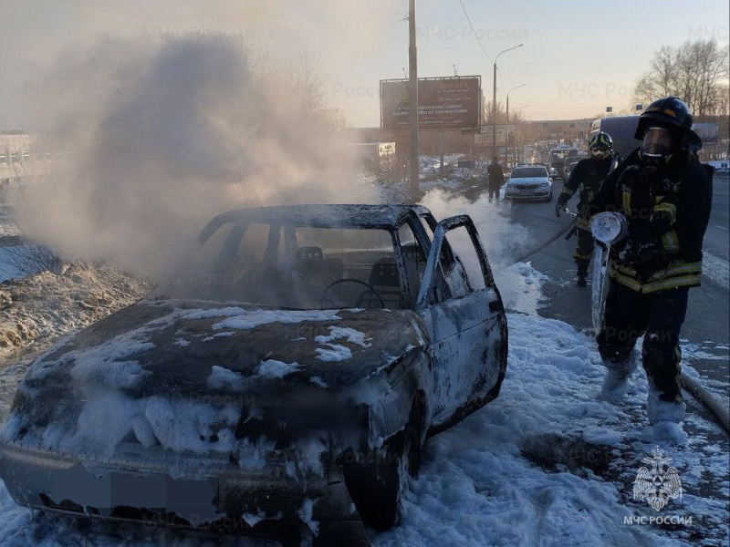 Возгорание автомобиля в г. Кострома, ул. Магистральная