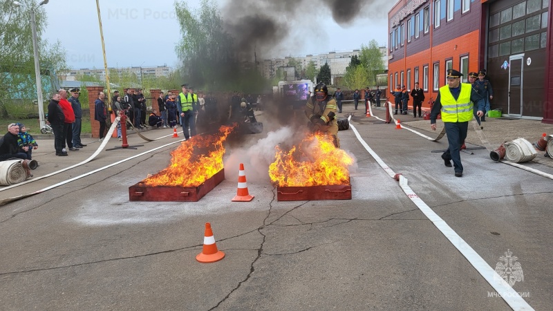 В Костроме выбрали самого стойкого пожарного!