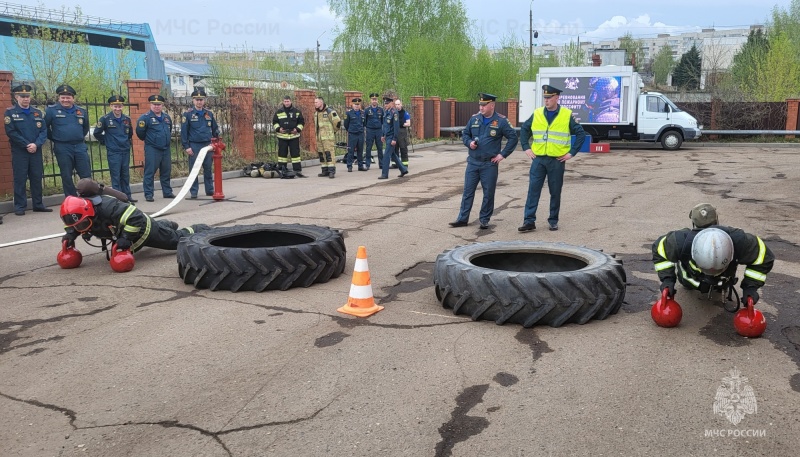 В Костроме выбрали самого стойкого пожарного!