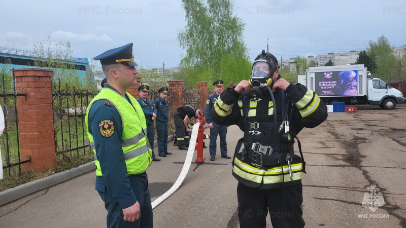 В Костроме выбрали самого стойкого пожарного!