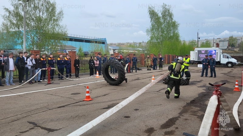 В Костроме выбрали самого стойкого пожарного!