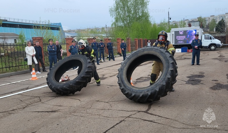 В Костроме выбрали самого стойкого пожарного!