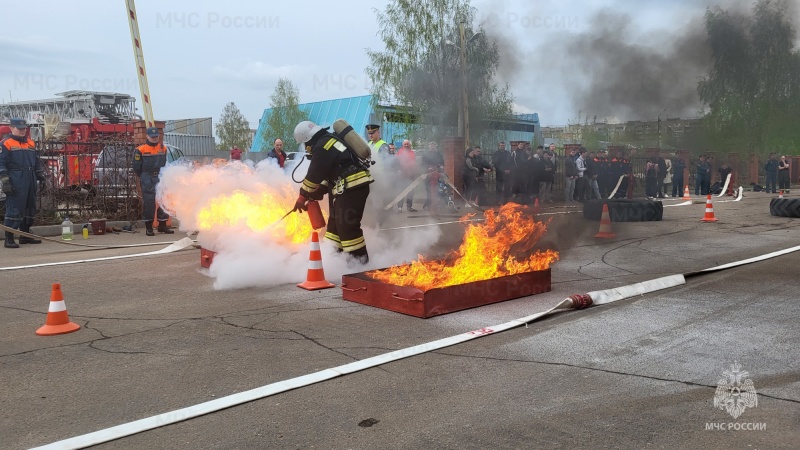 В Костроме выбрали самого стойкого пожарного!