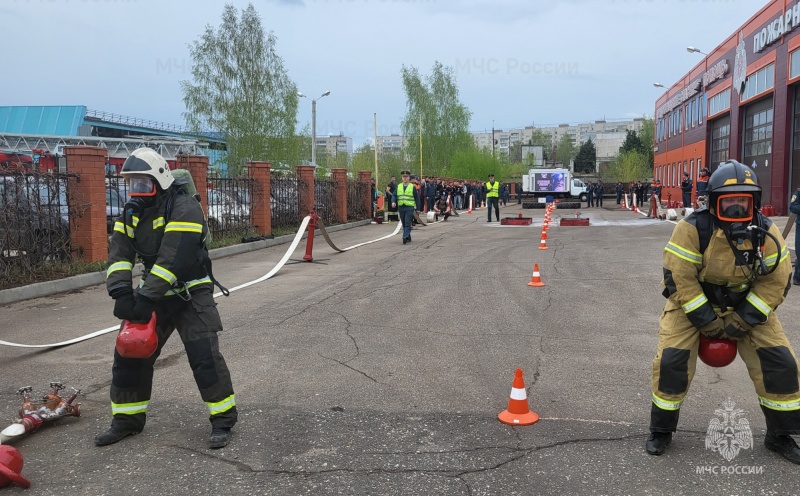 В Костроме выбрали самого стойкого пожарного!