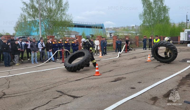 В Костроме выбрали самого стойкого пожарного!