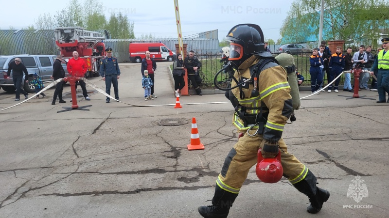 В Костроме выбрали самого стойкого пожарного!