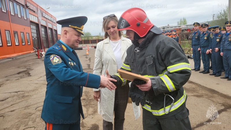 В Костроме выбрали самого стойкого пожарного!