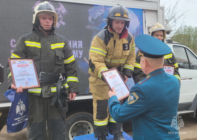 В Костроме выбрали самого стойкого пожарного!